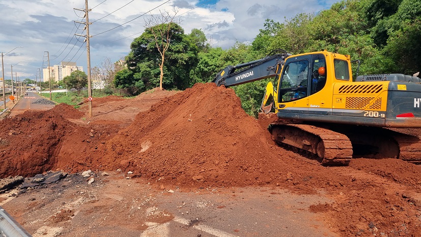 Foto 3 de 3 — Obras de prevenção às enchentes interditam trecho da Via Expressa em Araraquara